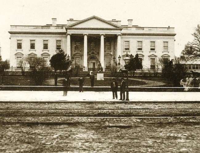 A new fence for the white house? | Gate Tech Inc.